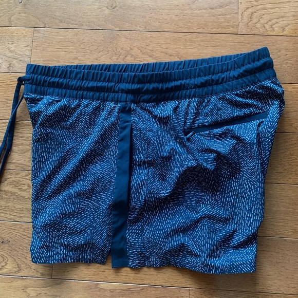 💙ATHLETA HIGH RISE BAJA SHORTS-NAVY BLUE/WHITE 💙 - Picture 4 of 9